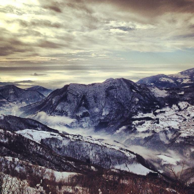 Appartamento Fino Brembilla Esterno foto